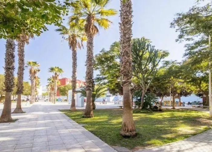 Cozy Holiday @ 3Br Apt Near Beach Promenade!